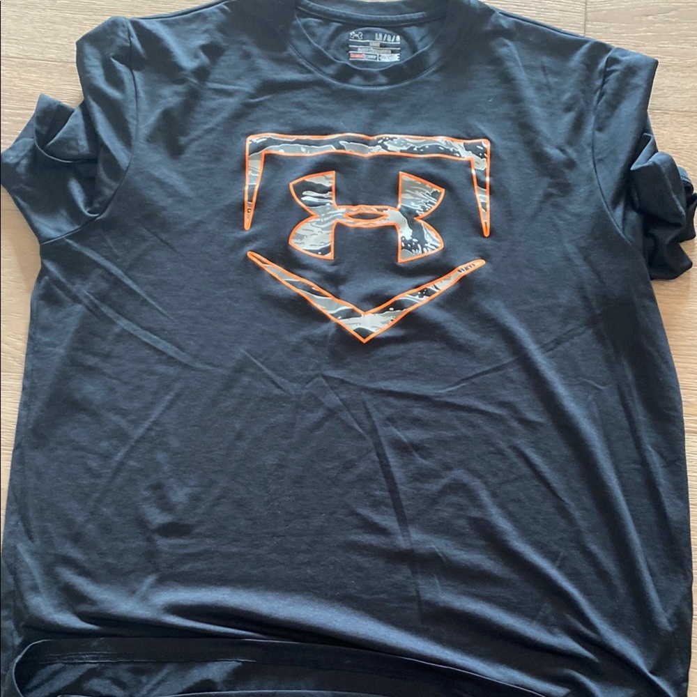 Under Armour Men's Black Graphic T-Shirt